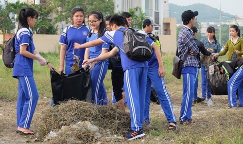 Triển khai vệ sinh và thu gom rác thải